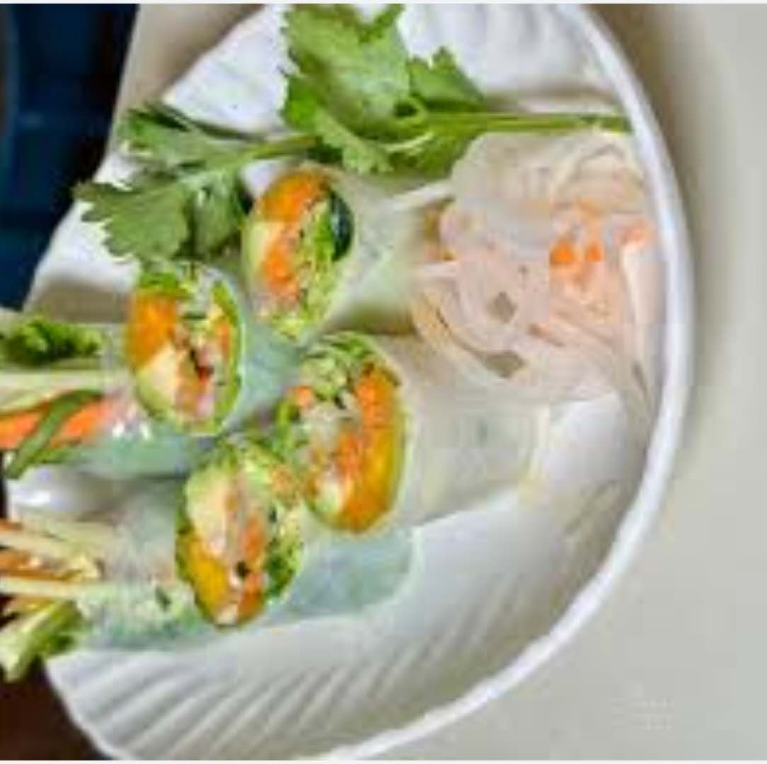 12. Rijst papier avocado & mango roll