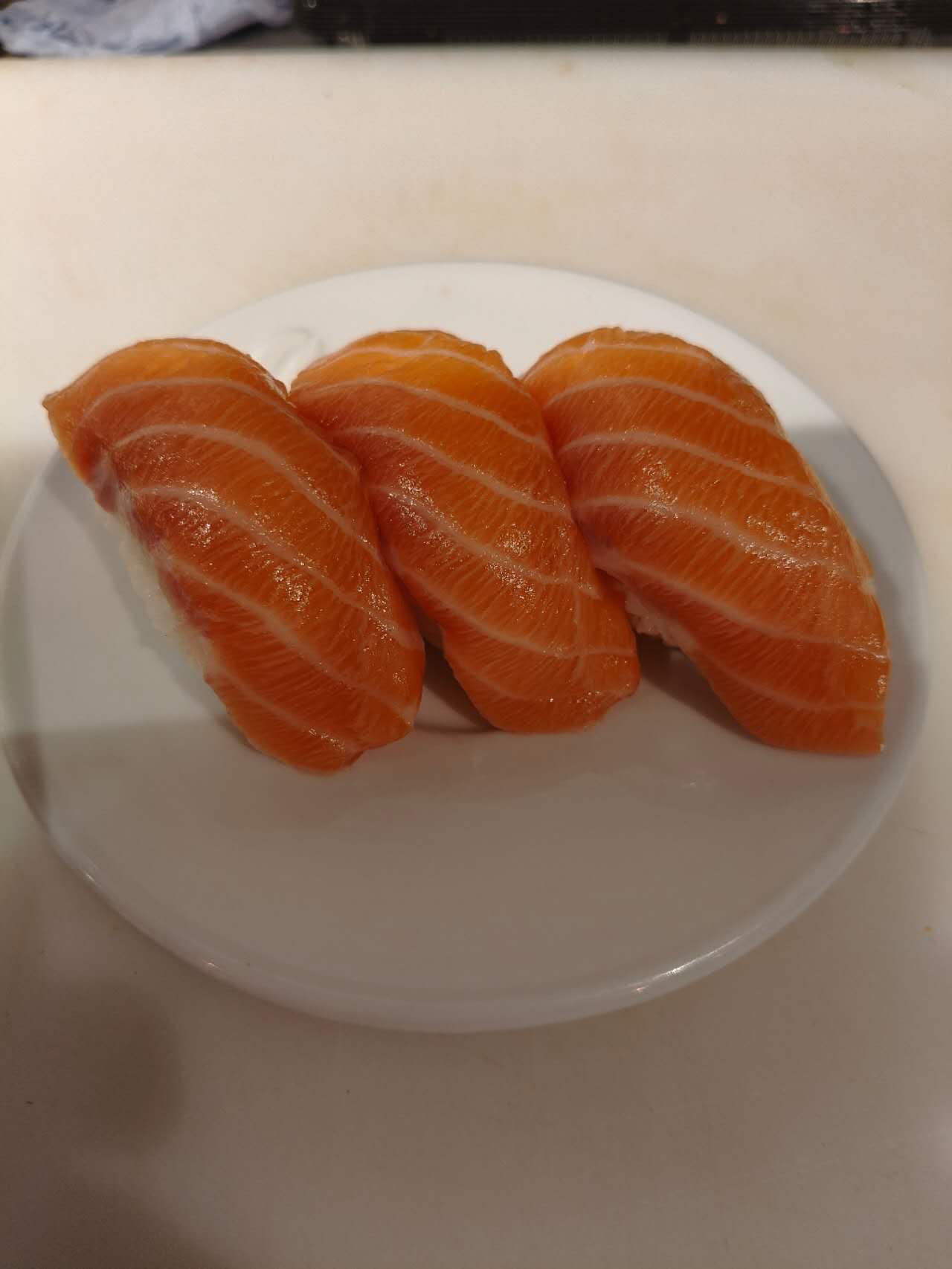 13. Zalm nigiri