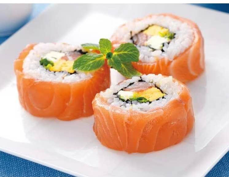 7. Gerookte zalm Ebi roll